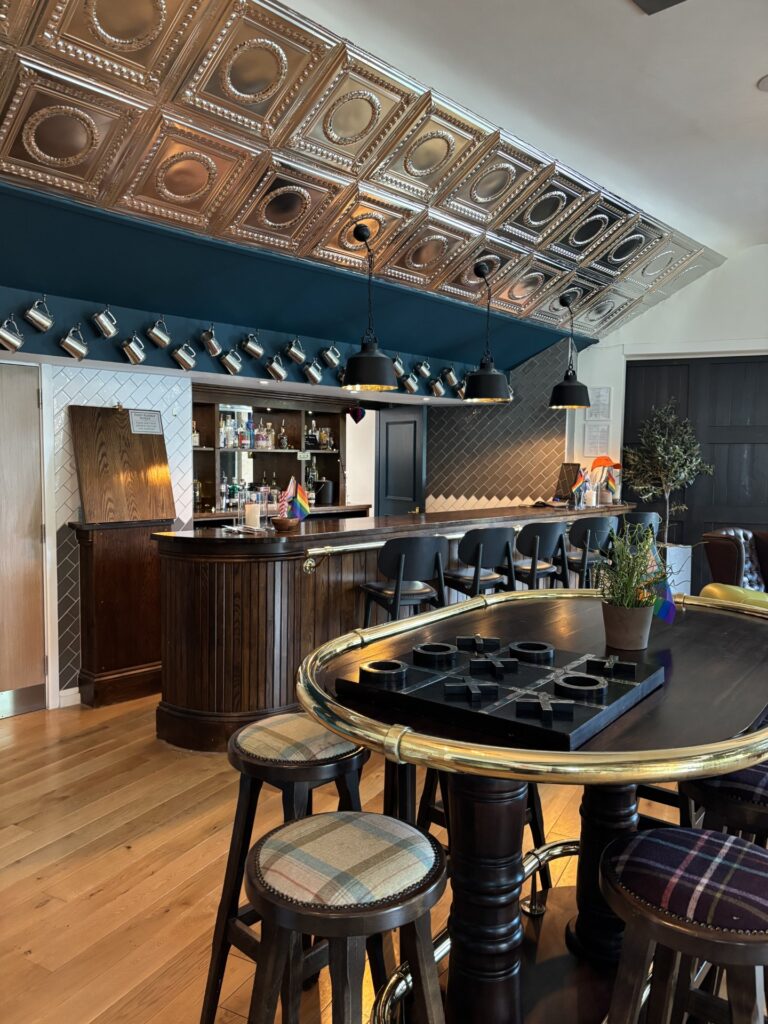 moneypenny_pub