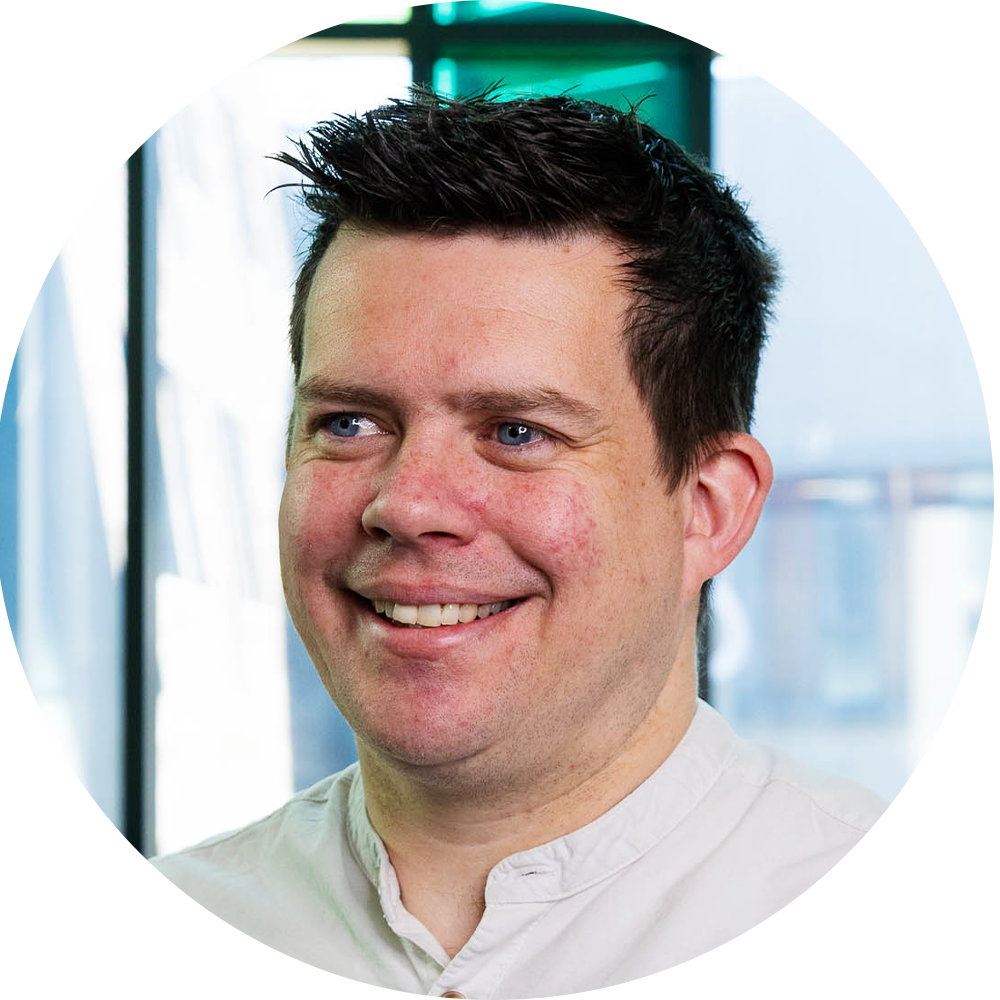 headshot-craig-theaker